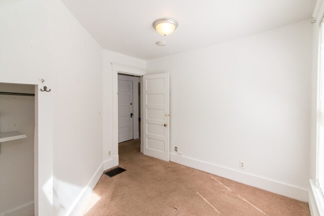 Building Photo - 812 Sybil St