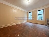 Building Photo - 1176 E 215th St