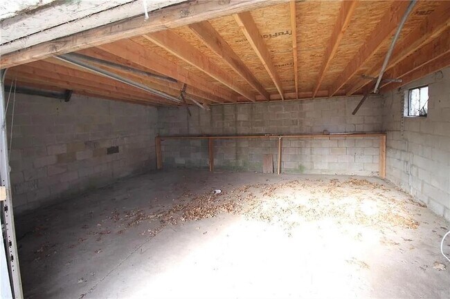 Building Photo - 2230 E 67th Terrace