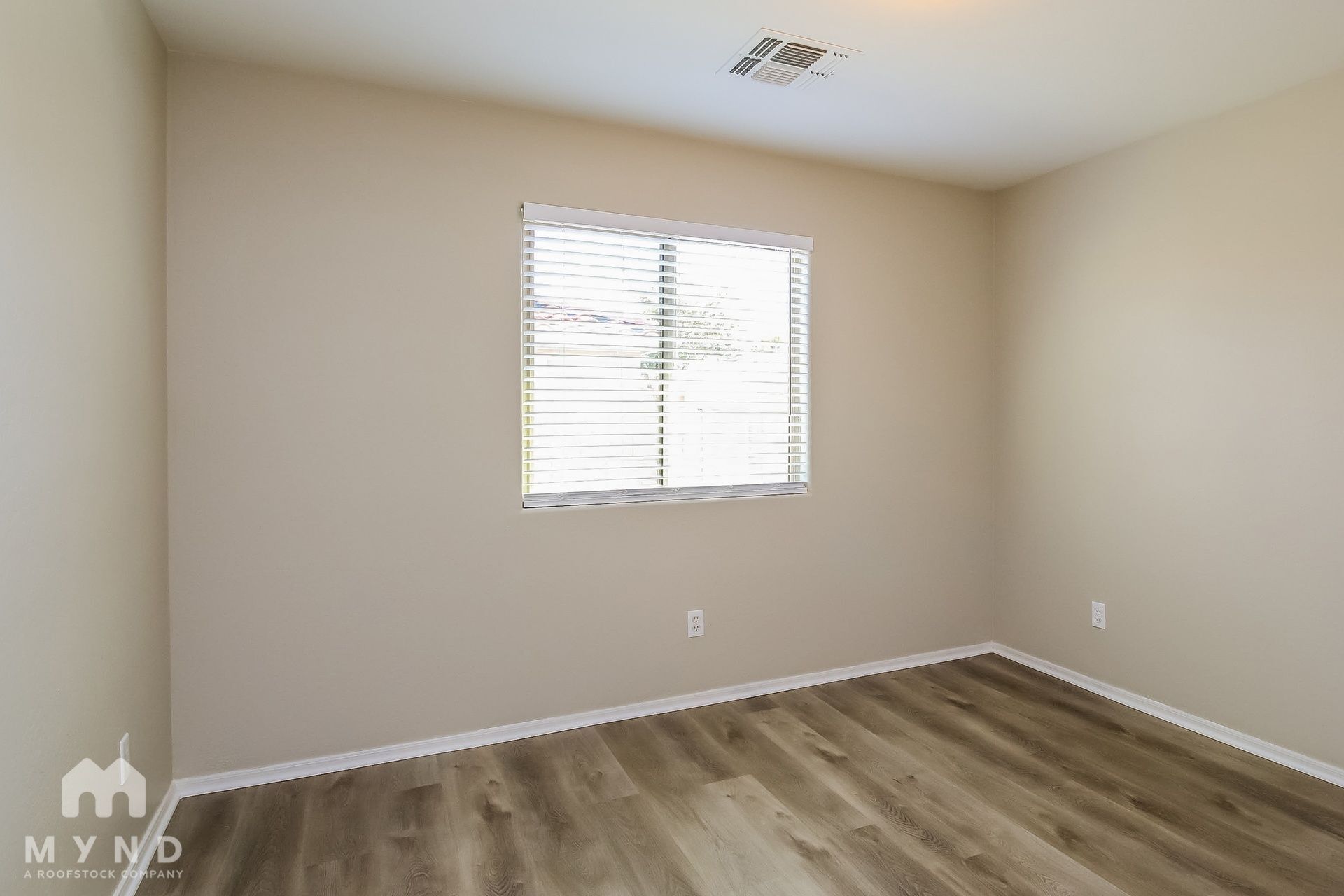 Building Photo - 2576 S Chaparral Rd