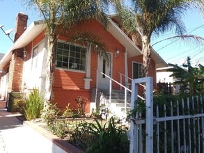 Building Photo - Quiet back house in Silver Lake!