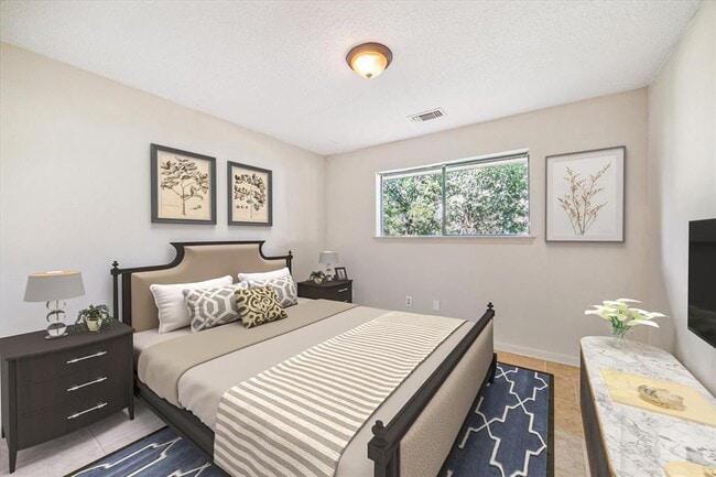 Building Photo - 2302 Bright Meadows Dr