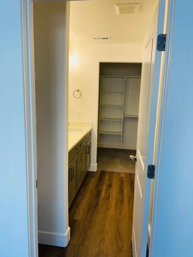Building Photo - New Construction Townhome in Prime Riverton Location