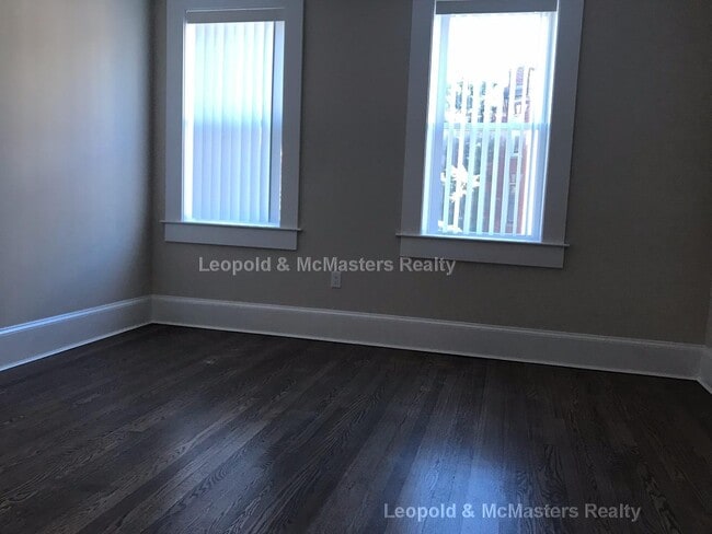 Building Photo - 18 Short St