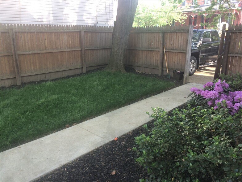 Private Fenced Yard - 5975 Alder St