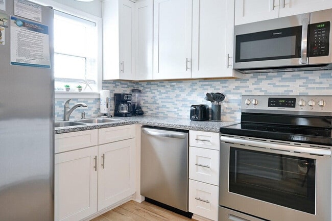 Building Photo - 11 Beachside Dr