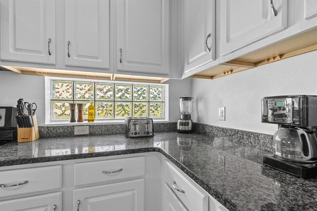 Building Photo - 4164 Oak Tree Dr