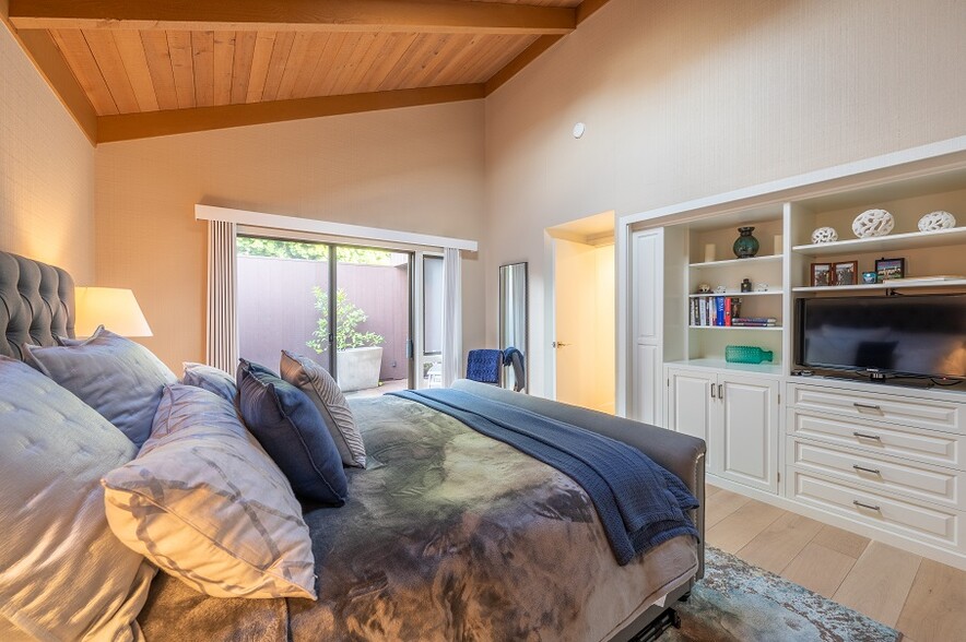 Building Photo - 7026 Valley Greens Cir