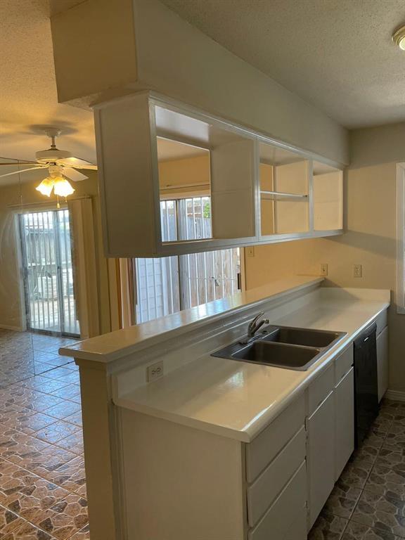 Building Photo - 3901 Woodchase Dr