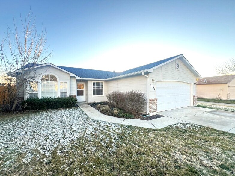 Building Photo - 4160 E Carnation Ct