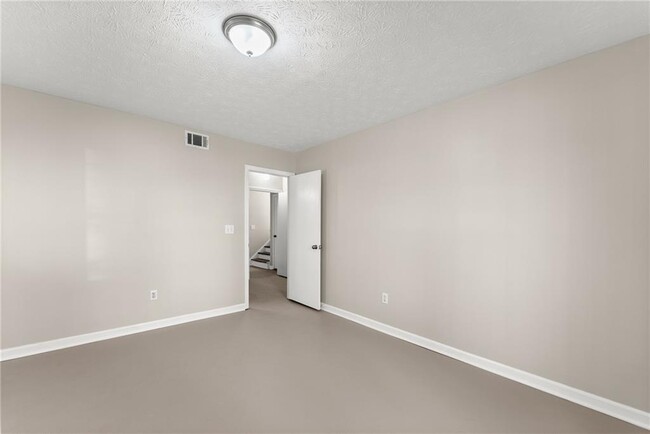 Building Photo - 175 Cedar Ridge Dr