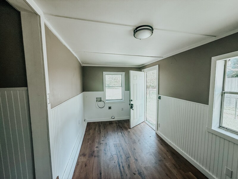 Building Photo - 15881 Kent Dr