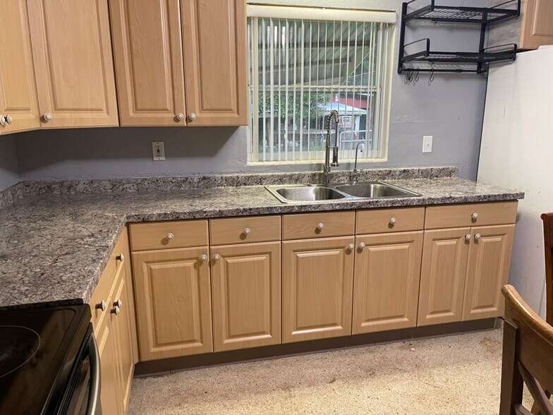 Primary Photo - 2315 Coolidge Rd