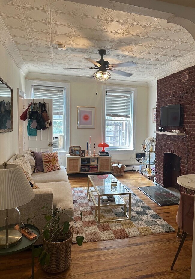 Building Photo - 206 2nd St
