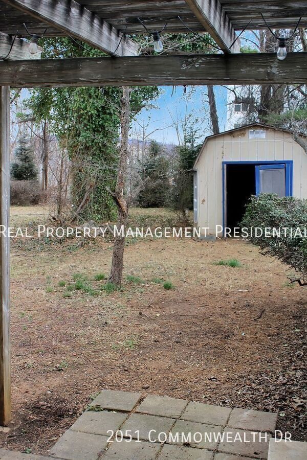 Building Photo - 2051 Commonwealth Dr