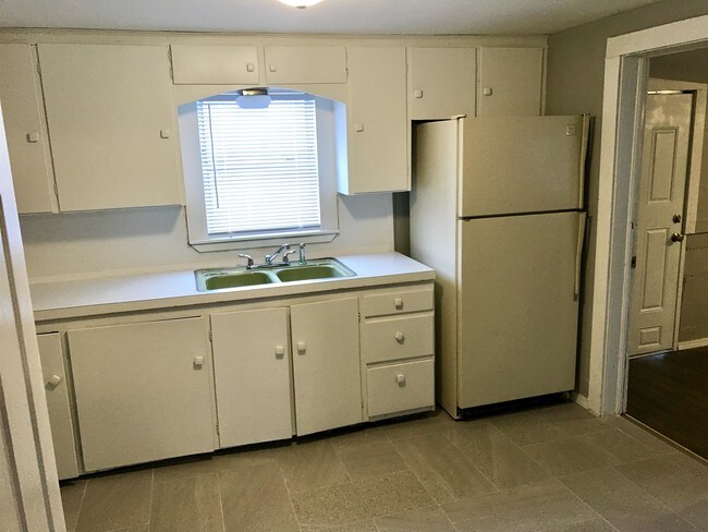 Building Photo - 207 N Walnut Ave