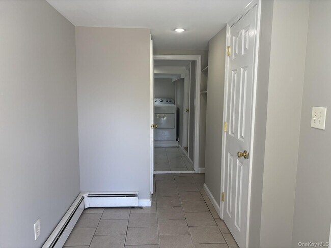 Building Photo - 245 Glenville Rd