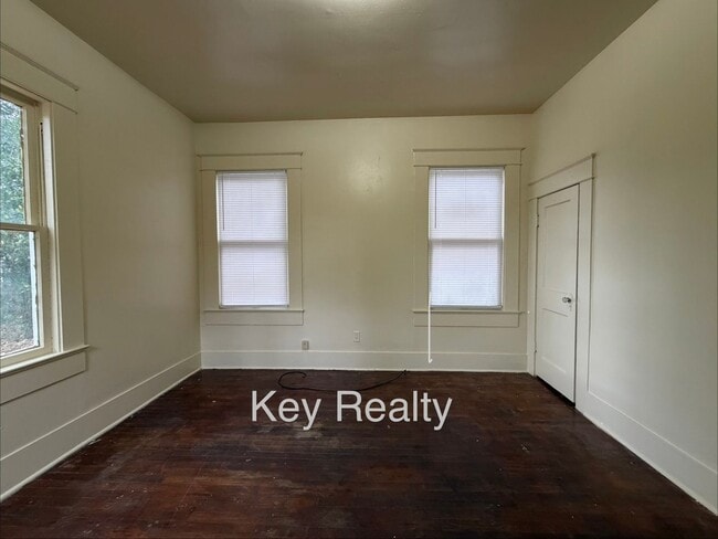 Building Photo - 609 18th St