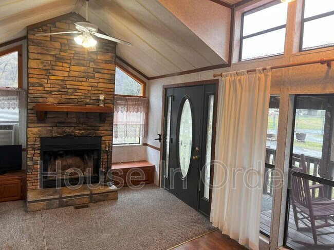 Building Photo - 127 Crider Cir