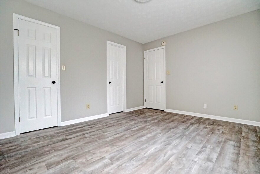 Master Bedroom - 626 Woods Crossing Dr