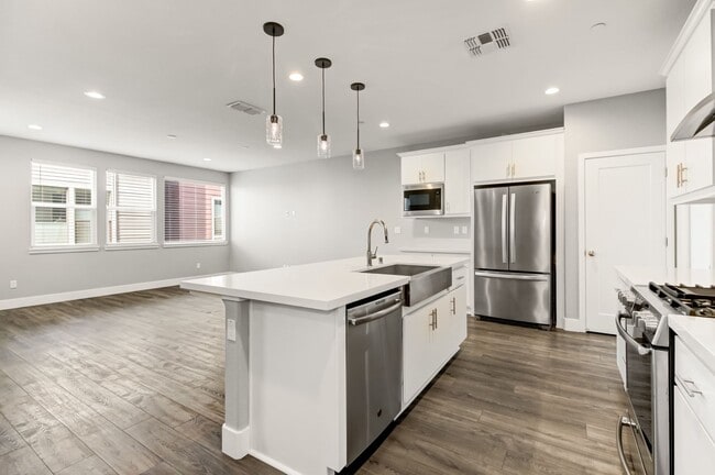 Building Photo - Move-In Special! Beautiful Alkali Flat Ren...