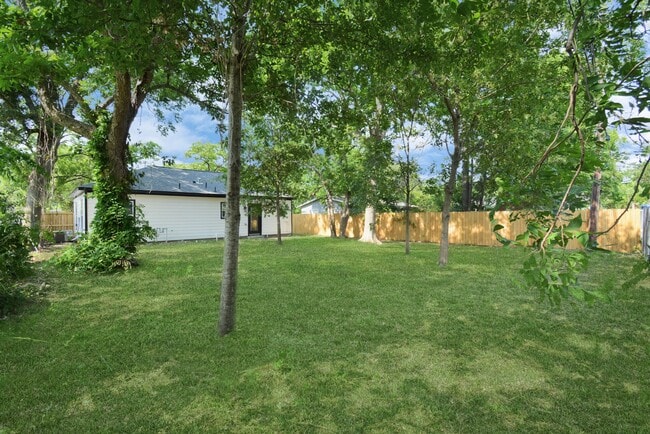 Building Photo - 2707 Mc Nay Dr