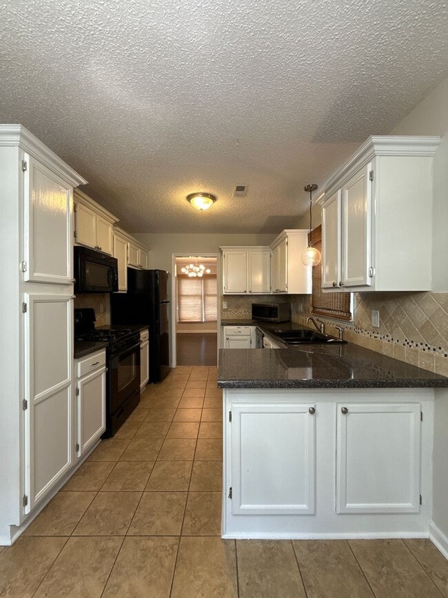 Building Photo - T.R. Lawing Realty Property