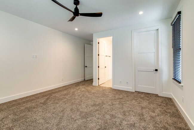 Building Photo - Like New 4 Bedroom Luxury Home in Franklin TN