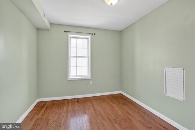 Building Photo - 1400 S Chadwick St