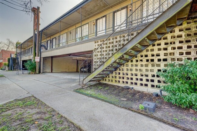 Building Photo - 513 Ridge St