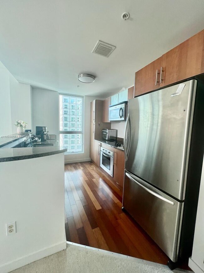 Building Photo - 300 S Biscayne Blvd