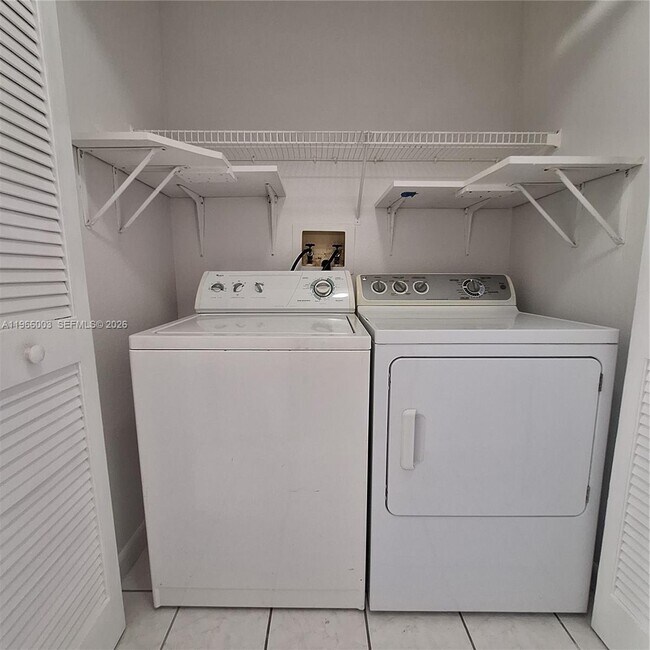 Building Photo - 3214 San Remo Cir