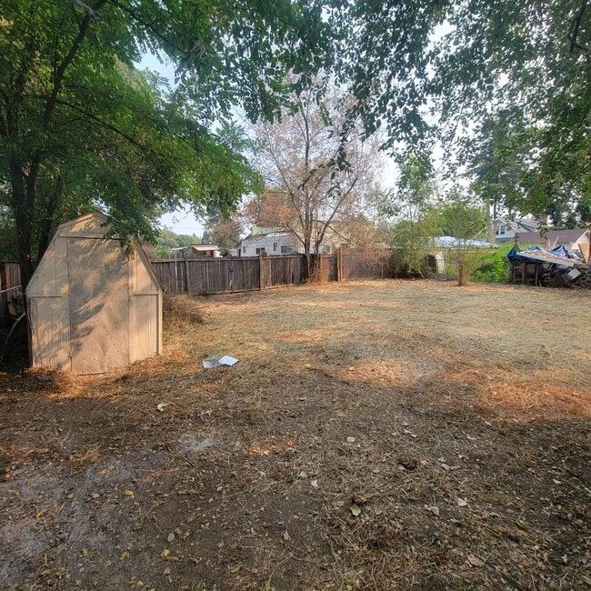 Building Photo - 2217/2219 E Weile