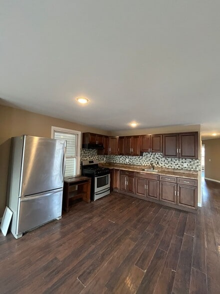 Primary Photo - 622 Bramhall Ave