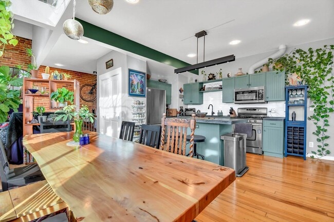 Building Photo - Luxury residence in the heart of Denver’s historic Baker district - 2 bedrooms - 2 Bathrooms - To...