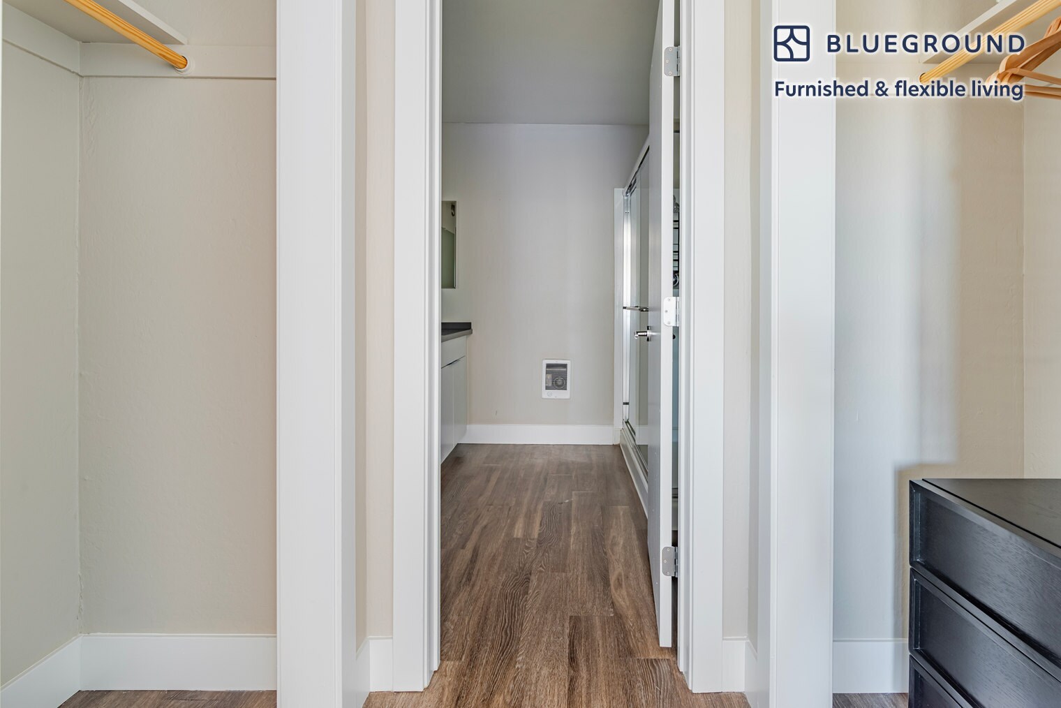 Building Photo - 950 E Hillsdale Blvd