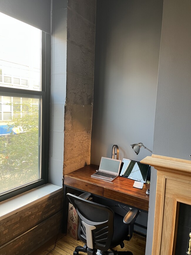 Desk Area (left of fireplace) - 3201 N Seminary Ave