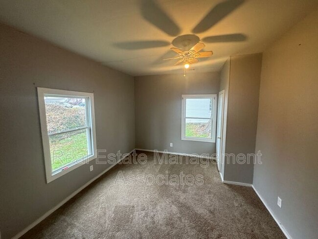 Building Photo - 331 W College St