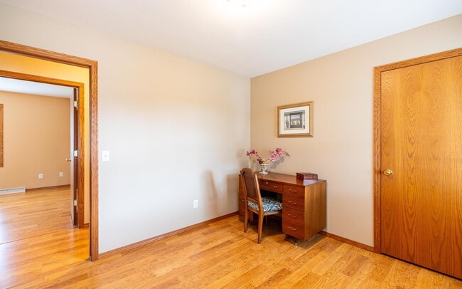 Building Photo - 878 Sky Ridge Dr