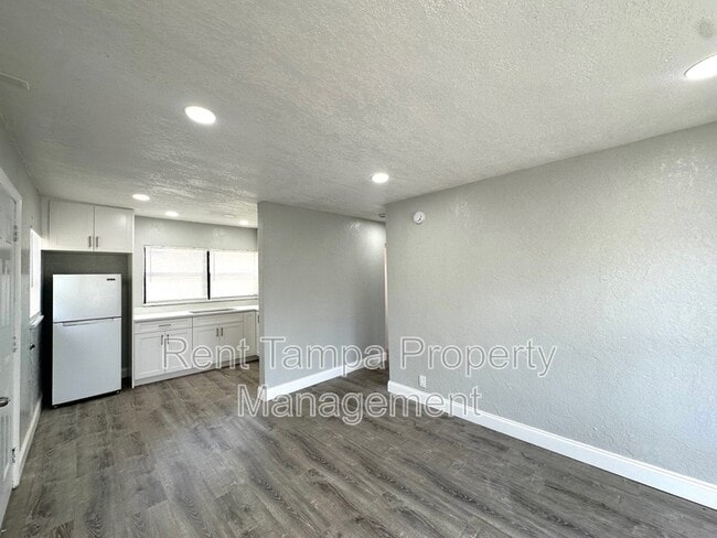 Building Photo - 1036 1/2 19th Street South - Upper