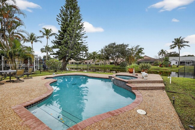 Building Photo - 9481 Oak Grove Cir