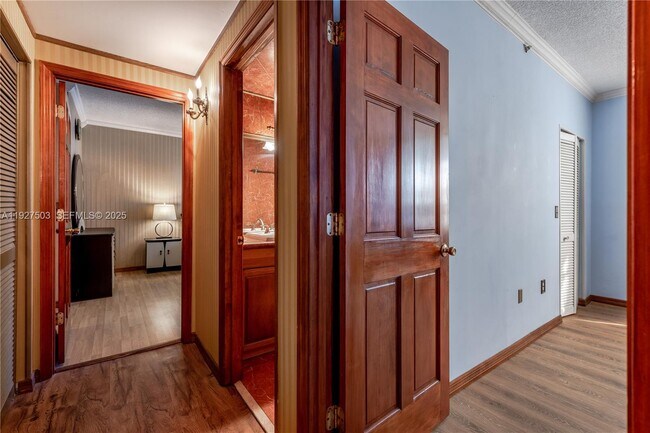 Building Photo - 19601 E Country Club Dr