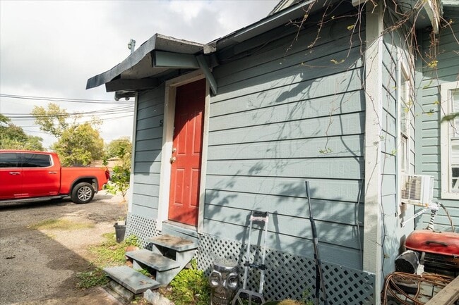 Building Photo - 13928 Bandera St