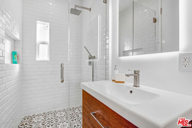 Building Photo - 434 N Ogden Dr