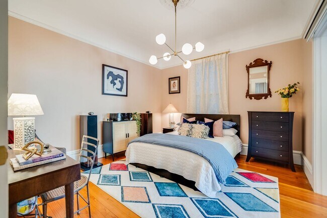 Building Photo - Cole Valley/Ashbury Heights: Remodeled Fla...