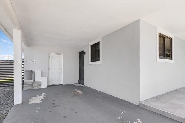Building Photo - 4165 W 5th Ln