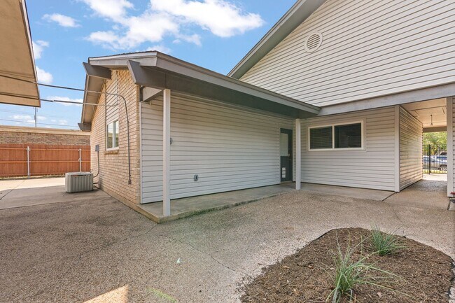 Building Photo - Gorman Dr