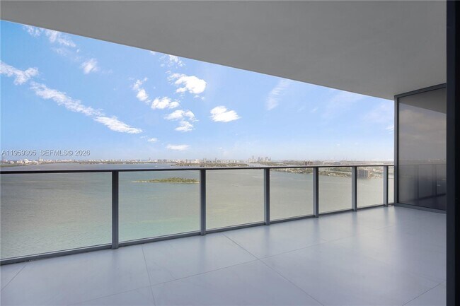 Building Photo - 700 NE 24th St