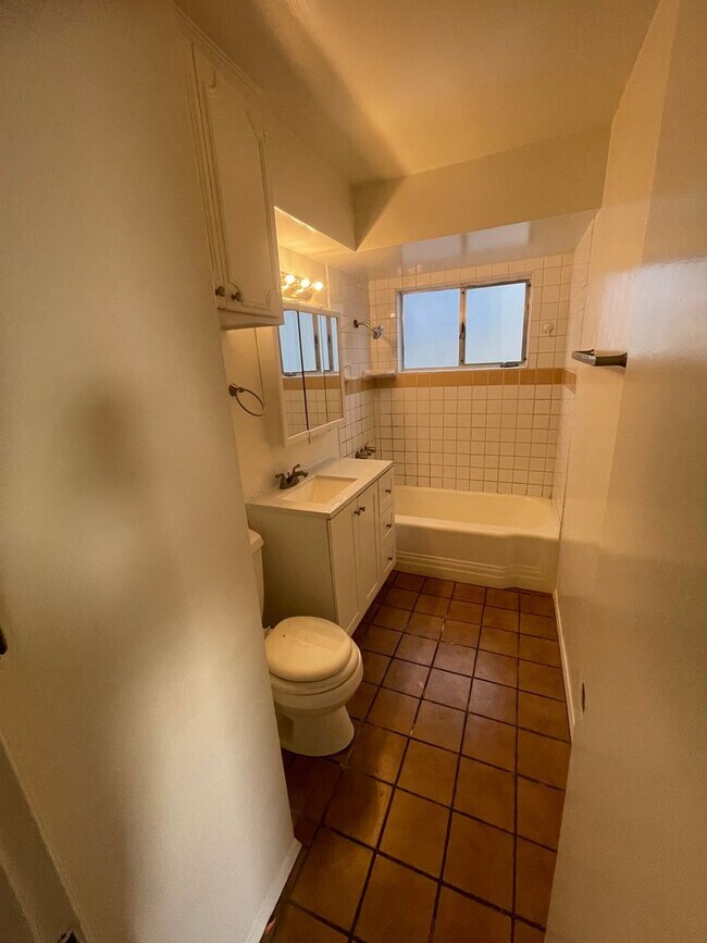 Building Photo - 328