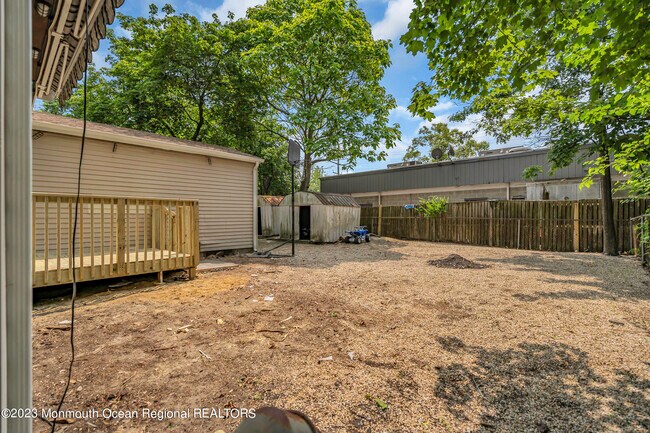 Building Photo - 406 Maple St